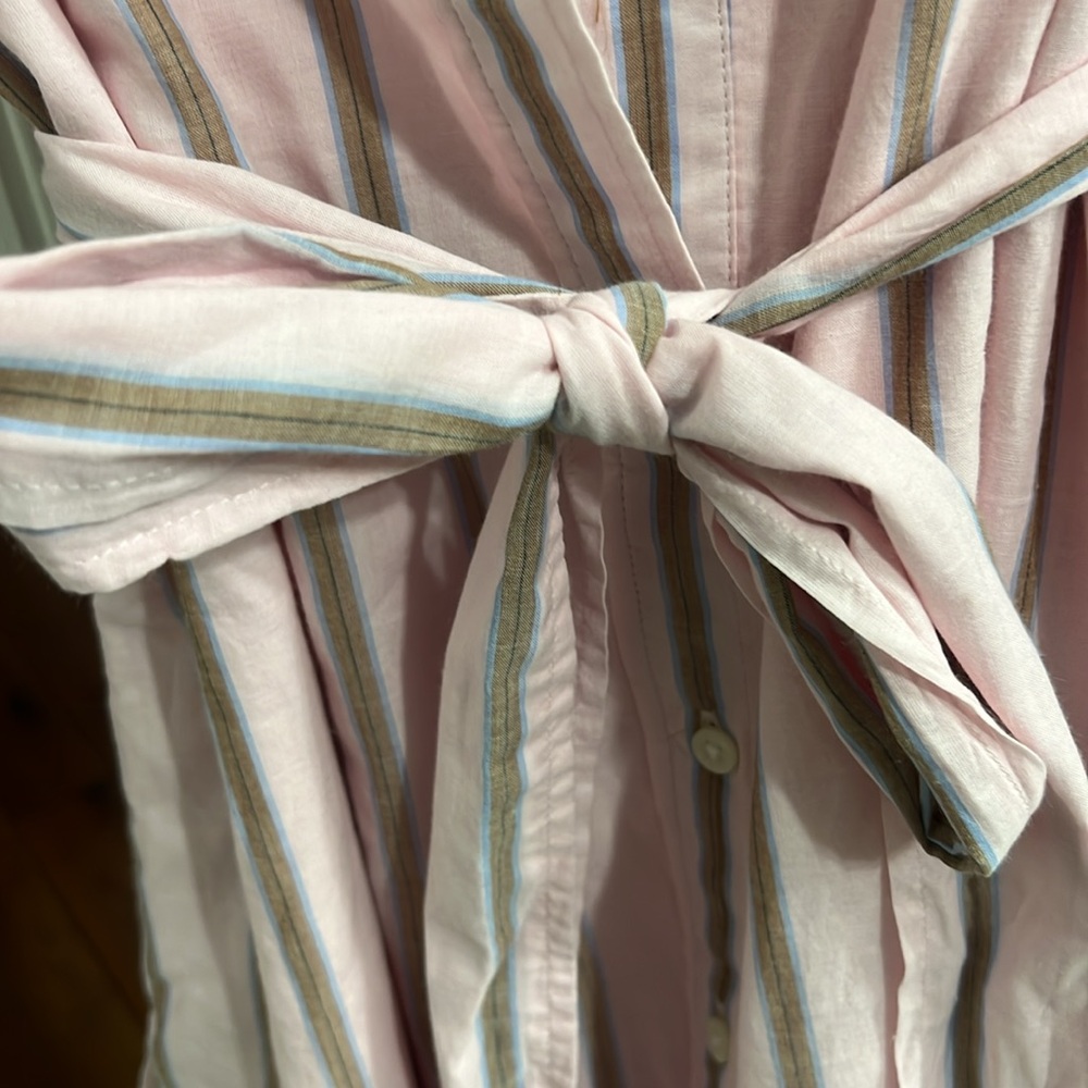 Pink Striped Button-Up Dress Lauren Ralph Lauren
Size 6. Full sleeve - Picture 6 of 9